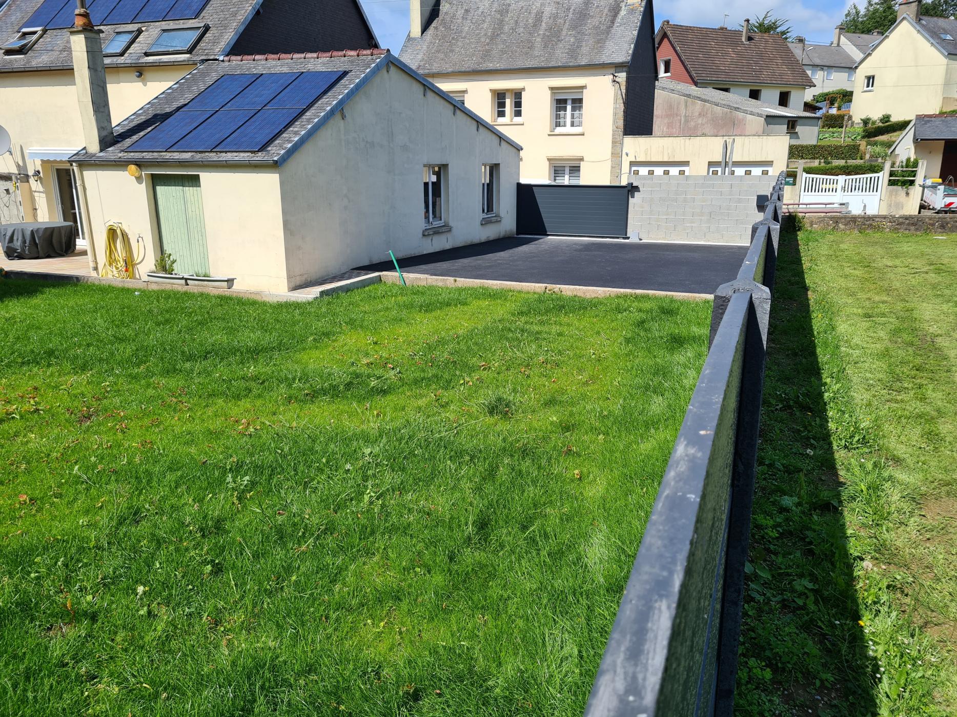 Pose d'une clôture en béton